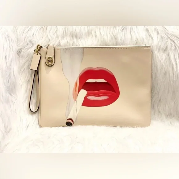Coach LTD EDITION COACH X TOM WESSELMANN TURNLOCK WRISTLET LIPS IVORY CA221 - Picture 4 of 12
